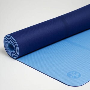 Mata do jogi MANDUKA welcOMe – Light Blue 5mm Maty do jogi welcOMe - begin mat