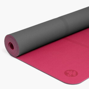 Mata do jogi MANDUKA welcOMe – Dark Pink 5mm Maty do jogi welcOMe - begin mat