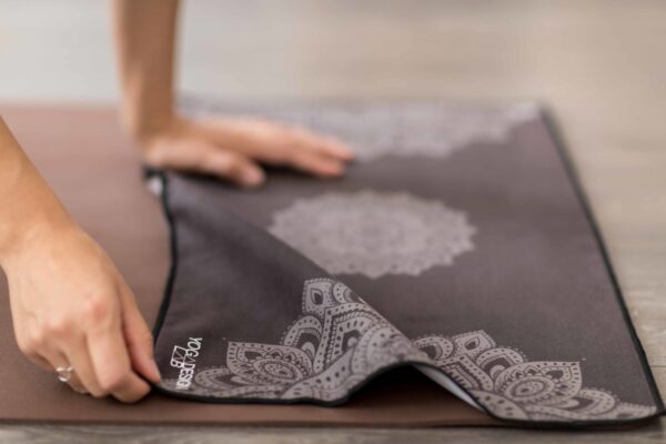 Ręcznik do jogi YOGA DESIGN LAB mały – MANDALA BLACK Ręczniki do jogi