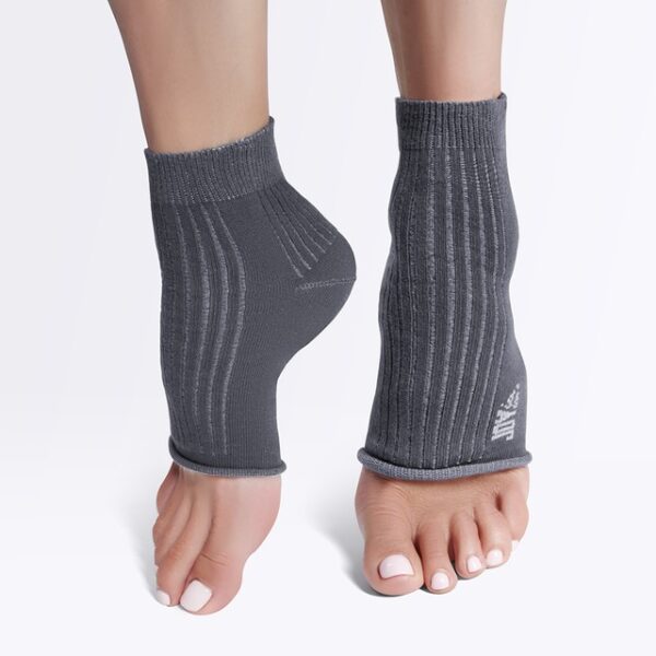 Skarpetki do jogi JOY IN ME – ON/OFF the mat socks (Dark Stone) Rękawiczki i skarpetki