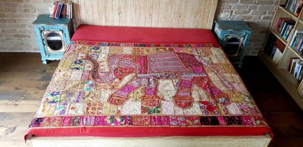 Vintage różowa indyjska narzuta na łóżko