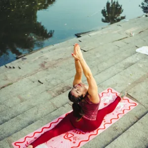 Mata do jogi podróżna MOONHOLI – LOVE 1,5mm Maty do jogi kauczukowe